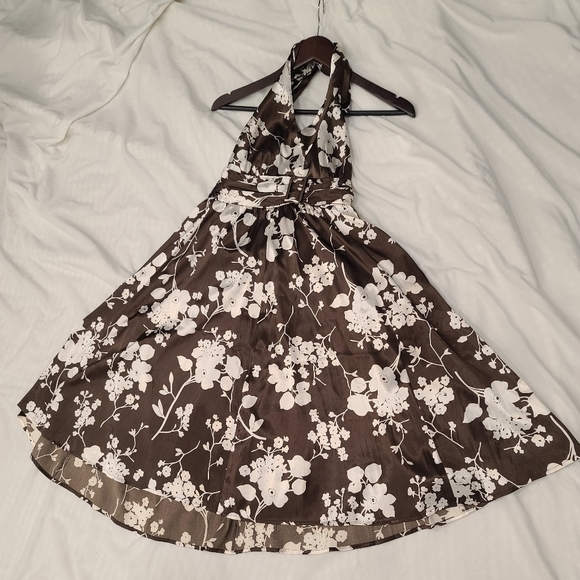 Satin halter dress - Picture 6 of 6